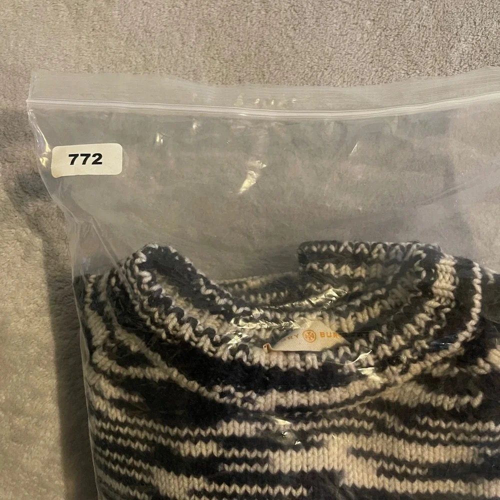 Tory Burch Sweater Womens Small Black White 100% Merino Wool Abstract Crewneck